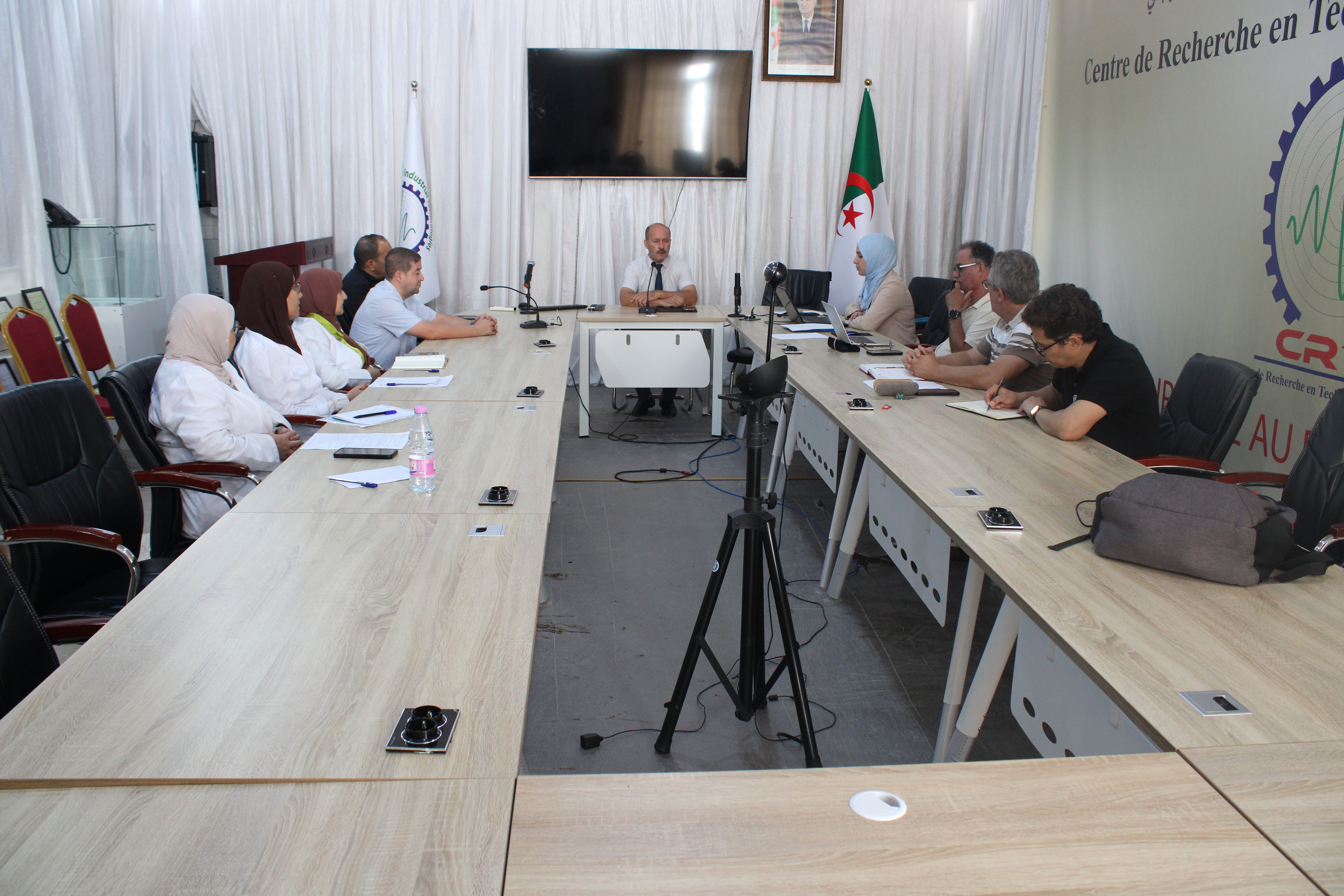 Working meeting to evaluate the center's laboratories as part of the accreditation process.
